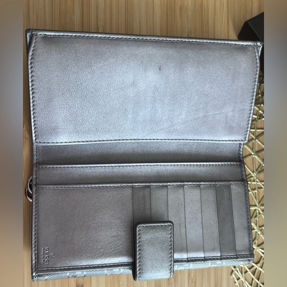 Gucci Women's Metallic Wallet - Picture 5 of 13
